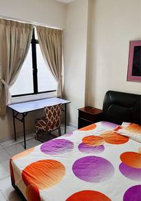 Condominium For Rent in E-Park Condominium