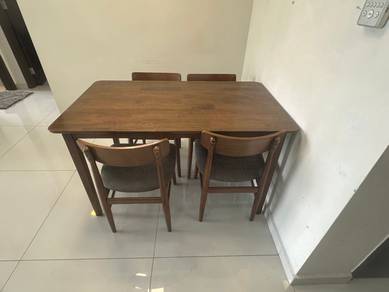 Wooden Dining Table + 4 Chairs – Solid & Good Cond