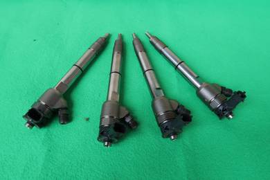 KIA CARNIVAL D4HE INJECTOr