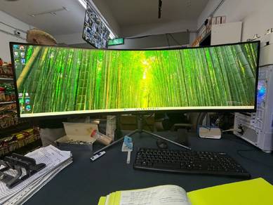 Prism+ X490 Curve Monitor 