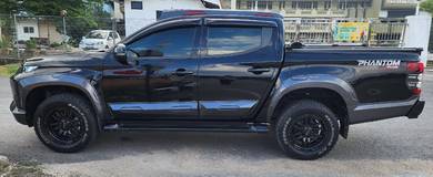 Mitsubishi Triton PHANTOM PLUS in Kem Desa Pahlawan, KTN