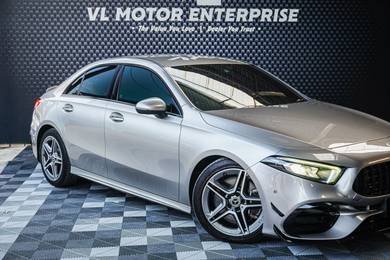 Mercedes Benz A250 250 AMG LINE in Desa Petaling, KUL