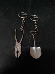 2 KEYCHAINS Tools