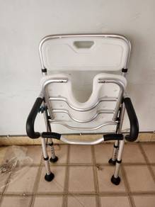 Foldable shower chair