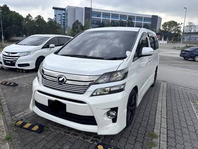 Toyota Vellfire Z GOLDEN EYES in Dengkil, SGR