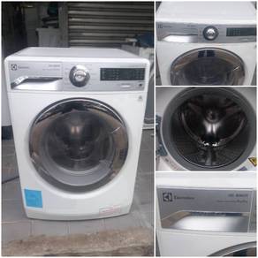 2in1 Electrolux front load hot washer dryer 9/6~kg