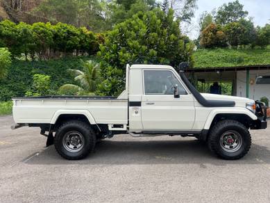 Toyota Land Cruiser in Kota Kinabalu, SBH