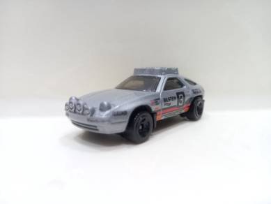 Hot Wheels Porsche 928S Safari Diecast Car