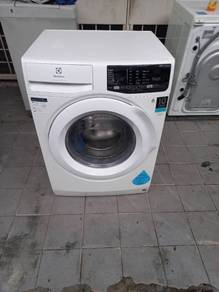 Electrolux front load hot washer mesin basuh 7,5 k
