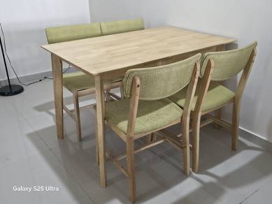 Solid Wood Dinning Table+4 Chairs
