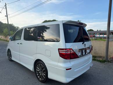 Toyota Alphard in Pengkalan Chepa, KTN