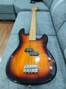 4 Strings Bass Guitar