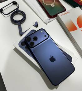 Iphone 17 pro max used less than 1 yr