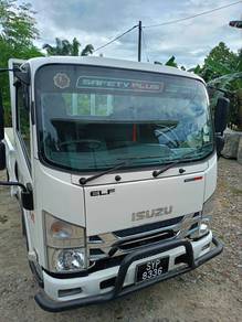 Isuzu lorry 