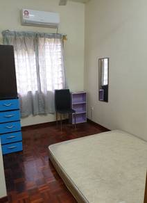 Room in Kota Kemuning, SGR