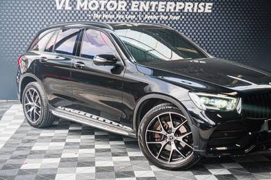Mercedes Benz GLC300 300 4MATIC AMG LINE in Desa Petaling, KUL
