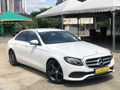 Mercedes Benz E200 200 AVANTGARDE (CKD) in Desa Petaling, KUL