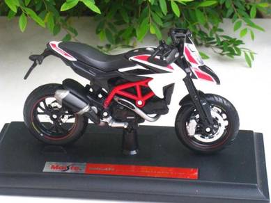 Maisto 1-18 Ducati Hypermotard 821 SP Touring Bike