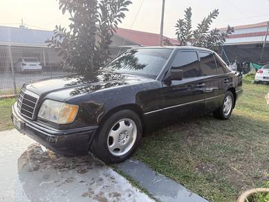Mercedes Benz 220E in Penampang, SBH