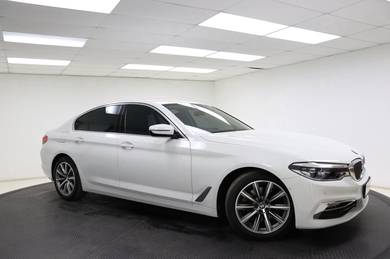 BMW 520i 20i LUXURY in Shah Alam, SGR