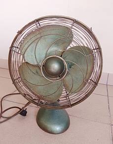 Kipas angin letrik antik (A)