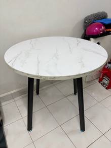 Meja Makan 4 seater