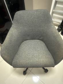 office chair with wheels - Almost New