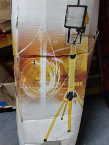 Kingavon 400w Telescopic Halogen Flood Light