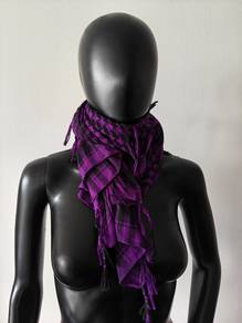 Unisex scarf purple colour (Good condition)