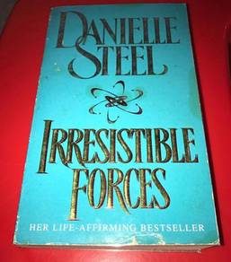 DANIELLE STEEL - IRRESISTIBLE FORCES BOOK Buku