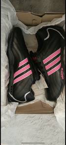 *•Adidas pre loved shoes to letgo!•*