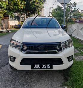 Toyota Hilux in Old Klang Road, KUL