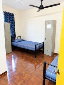 Room in Bukit Beruntung, SGR