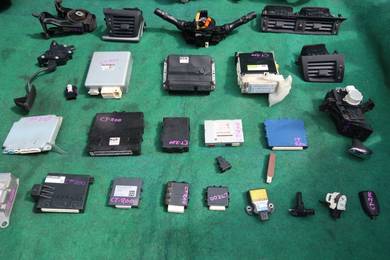 Lexus CT200h engine ecu
