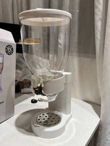 Cereal Dispenser (90% new) 6 units