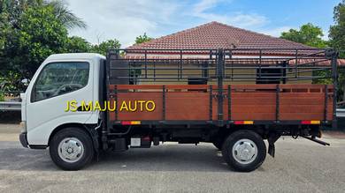 2009 Hino WU300R(UBS) 13Ft Kargo Am 4800KG Lorry