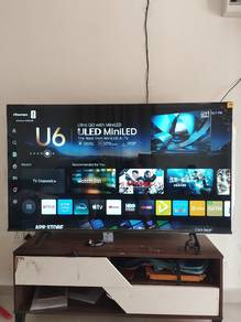Smart tv 65 inci jenama Hisense