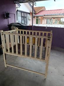 Katil Bayi Kayu