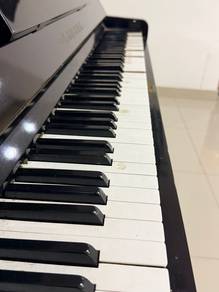 Yamaha U1 Upright Piano – Black | (Nego)