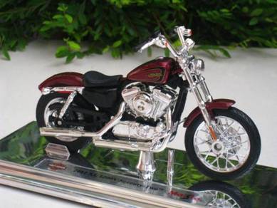 Maisto 1-18 Harley Davidson 2012 Seventy-Two