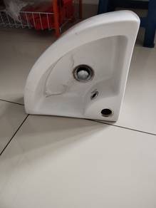ceramic corner wash basin