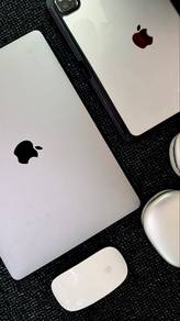 MacBook Air 13.3” – come with Apple mouse