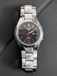Vintage Seiko 5 Automatic Watch