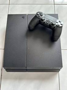 PS4 500gb for sale with orignal controler and Game