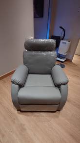 ALMOST NEW: Grey recliner chair