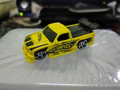 Hotwheels Super Tuned Walgreens Battery Exclusive