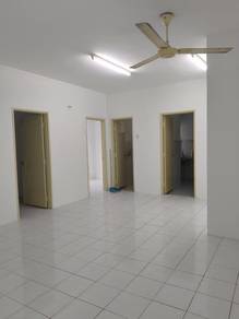 Condominium For Rent in Garden Park