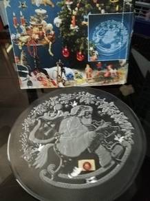 Large plate for cakes and all-purpose use