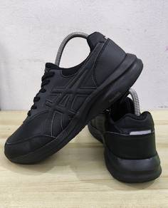 Kasut Asics Slip On Triple Black  7.5uk