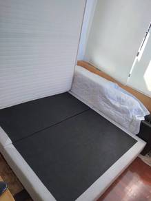 bed frame and mattress 
